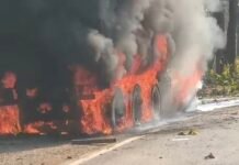 सड़क दुर्घटना के बाद ट्रक में लगी भीषण आग,दमकल के साथ पुलिस की टीम मौके पर, देखिए वीडियो