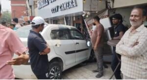 शराबी युवकों ने गाड़ी घुसा दी दुकान में,मोबाइल दुकान में कार घुसने से आर्थिक क्षति, देखिए वीडियो 1 Screenshot 20260408 122246 Gallery