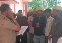 निर्धारित वेतन मांगने पर मजदूरों को मिल रही धमकी ,एनटीपीसी में ठेका कंपनियों की मनमानी के खिलाफ पुलिस से हुई शिकायत, देखिये वीडियो