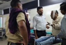 कोर्ट परिसर में घायल अवस्था में मिला शख्स ,पुलिस ने घायल को पहुंचाया अस्पताल,घायल को पॉक्सो एक्ट का आरोपी बता रही पुलिस