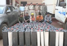 बैटरी चोर गिरोह का भांडाफोड़ : कंपनी के कर्मचारियों की मिलीभगत से चुराए मोबाइल टावरों से 93 बैटरियां, पांच गिरफ्तार