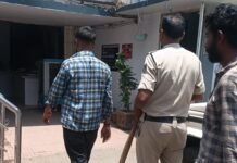 आरकेटीसी कम्पनी के कैप में चले बेस बॉल लात घुसे और मुक्केबाजी,जमकर हुई मारपीट विडियो आया सामने,चालक ने दो दोस्तों के साथ सुपरवाइजर की जमकर पिटाई,कोतवाली पुलिस ने किया मामला दर्ज