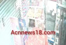 चोर का आतंक एक रात में तीन दुकानों को बनाया निशाना, सीसीटीवी में कैद हुई करतूत,छज्जा तोड़कर दिया अंजाम, देखिये वीडियो
