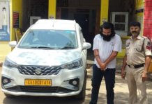 बिलासपुर में चलती कार की छत पर स्टंटबाजी, चालक गिरफ्तार; वाहन भी जब्त, सोशल मीडिया रील के लिए युवती ने किया था खतरनाक स्टंट