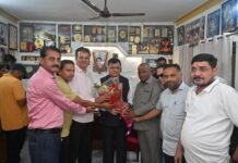 प्रेस क्लब कोरबा के नवनिर्वाचित पदाधिकारियों ने कैबिनेट मंत्री लखन लाल देवांगन से की सौजन्य भेंट, मंत्री ने किया आत्मीय स्वागत, पूर्व मंत्री जयसिंह अग्रवाल ने भी दी शुभकामनाएं