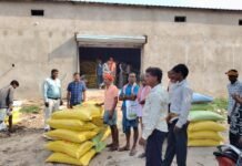 जशपुर में किसानों को खाद-बीज की पर्याप्त उपलब्धता, प्रशासन की कड़ी निगरानी से कालाबाजारी पर रोक