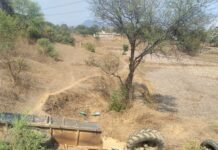 चोरी की रेत लेकर जा रहा ट्रैक्टर पलटा एक की मौत दो घायल, देखिये वीडियो