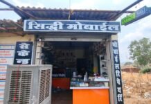 छत तोड़कर मोबाइल शॉप में लाखों की चोरी, CCTV में कैद हुआ चोर