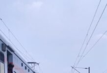 छत्तीसगढ़ एक्सप्रेस और मालगाड़ी एक ही ट्रैक पर आईं, टला बड़ा हादसा,कोटमी सोनार के पास रेलवे की बड़ी लापरवाही उजागर, यात्रियों से भरी थी ट्रेन, इसी साल बिलासपुर में भी हो चुका हादसा, देखिये वीडियो