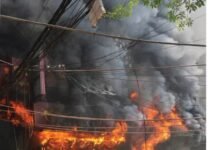 दिल्ली मे 6 मंजिला होटल मे आग, 21 की मौत, इनमे बांग्लादेश अफ़्रीकी देशो के 17 नागरिक, अधिकारी बोले बिल्डिंग की फायर एनओसी नहीं थी