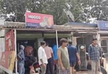 कुसमुंडा में दो दुकानों के छप्पर तोड़कर घुसे चोर, इलेक्ट्रॉनिक और डेयरी दुकान को बनाया निशाना, सीसीटीवी में कैद,व्यवसायियों में दहशत,पहले भी हो चुकी हैं ऐसी वारदात,व्यवसायियों ने मांगी सुरक्षा