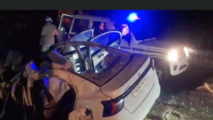 Speeding_car_crashes_into_stationary_truck_1781067561