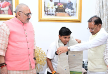 श्रीलंका दौरे के लिए भारतीय अंडर-19 महिला क्रिकेट टीम की उपकप्तान बनीं महक नरवासे : मुख्यमंत्री श्री विष्णु देव साय ने किया सम्मानित