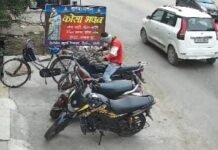 थाने से चंद कदम दूर, CCTV के सामने से दिनदहाड़े उड़ाई बाइक,पावर हाउस रोड के व्यस्त बाजार में चोरों का दुस्साहस, खाकी और कैमरे दोनों को दी खुली चुनौती,देखिये वीडियो