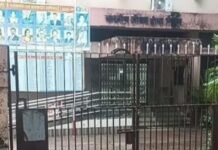 LIC कार्यालय में फंदे पर लटका मिला सुरक्षाकर्मी का शव, जांच में जुटी पुलिस,मृतक की पहचान 25 वर्षीय विनोद सोनवानी के रूप में हुई, परिजनों ने दरवाजा तुड़वाकर देखा शव
