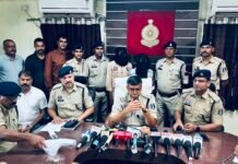 राज ज्वेलर्स छुरी लूट का पर्दाफाश, 2 आरोपी गिरफ्तार, 1 फरार,जेल में बनी थी दोस्ती, रिहाई के बाद रची लूट की साजिश। चोरी की बाइक और देशी कट्टे से दी थी वारदात को अंजाम