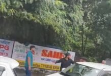 कोरबा एसपी जरा देखिए ,नशे में धुत्त रईस जादे ने बोलेरो चालक को दौड़ा-दौड़ा कर पीटा , वीडियो हुआ वायरल