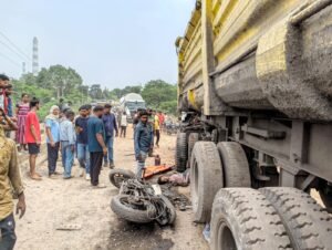 ट्रेलर की टक्कर से दो लोगों की मौत 3 IMG 20260714 WA0070