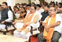 ‘मन की बात’ में बार-बार छत्तीसगढ़ का उल्लेख प्रदेशवासियों के लिए गौरव की बात : मुख्यमंत्री श्री साय,मुख्यमंत्री श्री साय ने फाफाडीह में युवाओं और आमजनों के साथ सुनी ‘मन की बात’ की 136वीं कड़ी,प्रधानमंत्री नरेंद्र मोदी ने ‘कैच द रेन’ अभियान के तहत कोरबा में जल संरक्षण के उत्कृष्ट प्रयासों की सराहना की