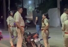 पंप हाउस-15 ब्लॉक में गुंडागर्दी पर पुलिस का एक्शन, देर रात 30 जवानों ने की बाइक पेट्रोलिंग, बदमाशों को दी समझाइश कराया कान पकड़ कर उठक बैठक, देखिये वीडियो