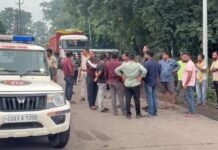 तेज रफ्तार ट्रेलर ने बाइक सवार को रौंदा, मौके पर दर्दनाक मौत,सर्वमंगला-राताखार मार्ग पर हादसा, जाम लगने से लगी वाहनों की लंबी कतार