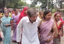 शराब दुकान का विरोध करने महिलाएं उतरी सड़क पर, पूर्व गृहमंत्री ननकी राम कंवर भी महिलाओं के साथ, सुनिए क्या कहा महिलाओं ने