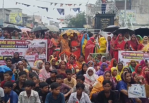 जांजगीर-चांपा: सड़क निर्माण की मांग को लेकर पामगढ़ में चक्काजाम, व्यापारियों ने भी दिया समर्थन