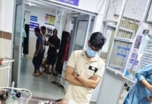 धमतरी के देवपुर में भीषण सड़क हादसा, बाइक सवार युवक की मौत; तीन युवतियां घायल