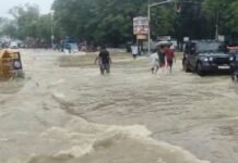 बिलासपुर में बारिश का कहर, सरकंडा-राजकिशोर नगर का संपर्क टूटा; सड़कों पर घुटनों तक पानी