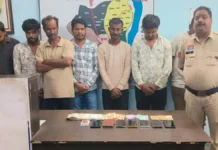 धमतरी पुलिस की बड़ी कार्रवाई: जुआ खेल रहे तीन थाना क्षेत्रों से 17 जुआरी गिरफ्तार, 5.71 लाख की संपत्ति जब्त