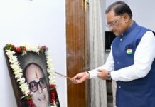 मुख्यमंत्री विष्णु देव साय ने स्वर्गीय श्री कुशाभाऊ ठाकरे की जयंती पर उन्हें किया नमन