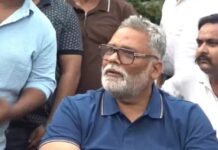 सांसद पप्पू यादव पर दिल्ली में शख्स नें चप्पल से पीटा,समर्थको नें पीटा, दावा -आरोपी चाकू लेकर आया था, संसद में चढ़ावा चोरी का नाटक किया था