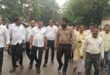 नगर निगम कोरबा के सभी पार्षद मिले कलेक्टर से ,कमिश्नर से बदतमीजी करने वाले व्यवसायी के खिलाफ कार्रवाई की मांग , देखिए वीडियो