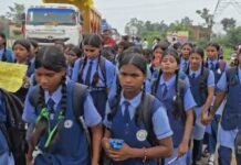 छात्रावास की बालिकाओं ने कर दिया चक्का जाम ,छात्रावास अधीक्षिका पर लगाए गए गंभीर आरोप ,अधिकारियों ने कहा की होगी जांच
