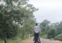 सड़क पर स्टंटबाजी के 2 वीडियो वायरल,कार की सनरूफ और बाइक की पिछली सीट पर खतरनाक स्टंट,पुलिस आरोपियों की तलाश में जुटी, कोटा थाना क्षेत्र का मामला
