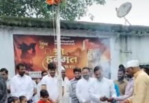 कुसमुंडा स्वाधीनता दिवस विभिन्न स्थानों पर स्वाधीनता दिवस मनाया गया, अतिथियों के द्वारा फहराया गया राष्ट्रीय ध्वज