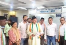 कांग्रेस पार्षदों ने नगर निगम कार्यालय में किया हंगामा , अधिकारियों कर्मचारियों के समय पर ऑफिस ना आने पर बिफरे कांग्रेसी, देखिए वीडियो
