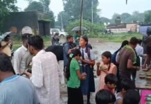 कुसमुंडा प्रेस क्लब ने श्रावण मास के अंतिम सोमवार पर कराया महाभोग भंडारा, उमड़ी श्रद्धालुओं की भीड़
