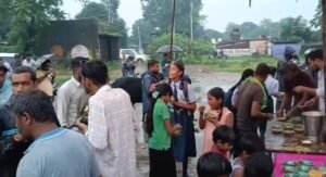 कुसमुंडा प्रेस क्लब ने श्रावण मास के अंतिम सोमवार पर कराया महाभोग भंडारा, उमड़ी श्रद्धालुओं की भीड़ 1 Screenshot 2026 08 25 14 01 23 32 6012fa4d4ddec268fc5c7112cbb265e7