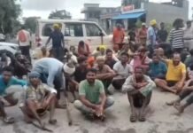 हाथी के हमले में बाइक सवार की मौत से फूटा ग्रामीणों का गुस्सा, पोड़ी मोड़ पर लगाया चक्काजाम