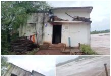 सकरी नदी के तेज बहाव में बह गया प्रधानमंत्री आवास, VIDEO हुआ वायरल बारिश के बीच पहले ही खाली कर दिया था मकान, टली बड़ी जनहानि