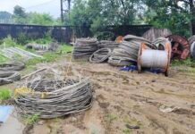 2 टन अल्युमिनियम वायर ले भागे चोर , 1 किलोमीटर पैदल गए फिर ट्रैक्टर में भरकर हो गए रफू चक्कर