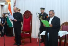 राज्यपाल श्री डेका ने न्यायाधिपति श्री कृष्न राम महापात्र को छत्तीसगढ़ उच्च न्यायालय के मुख्य न्यायाधीश पद की दिलाई शपथ