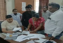 रील देखने की लत का खौफनाक अंत : नेटवर्क गया तो गुस्से में महिला ने पिया कीटनाशक, इलाज के दौरान मौत