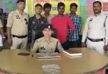 बिलासपुर में चाकू लहराकर दहशत फैलाने वालों की खैर नहीं! रिवर व्यू से अरपा नदी तक आतंक मचाने वाले 4 बदमाश दबोचे गए, चारों के हाथों से निकला चाकू, पुलिस ने 4 धारदार हथियार किए जब्त; भेजे जेल