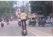 बाइक की सीट पर खड़े होकर स्टंट, बिलासपुर के व्यस्त सड़कों पर राहगीरों की जान के साथ खिलवाड़