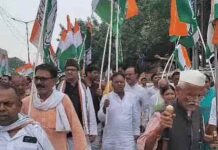 मुख्य चुनाव आयुक्त के खिलाफ कांग्रेस का देशव्यापी प्रदर्शन:दिल्ली-पटना में मार्च, देहरादून में कार्यकर्ता बैरिकेड्स पर चढ़े; कॉकरोच पार्टी बोली- 2 अक्टूबर से आंदोलन