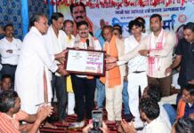 वर्षों पुरानी मांग हुई पूरी, राजपत्र लेकर गांव पहुंचे उप मुख्यमंत्री श्री विजय शर्मा, चंदनपुर को मिली नई पहचान