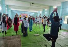 सेवा मेरा योगदान : जशपुर में योग से स्वस्थ जीवन का संदेश, सभी विकासखंडों और नगरीय निकायों में लगे योग-ध्यान शिविर