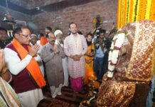 मुख्यमंत्री श्री विष्णु देव साय ने मदकूद्वीप के प्राचीन मंदिरों में की पूजा-अर्चना